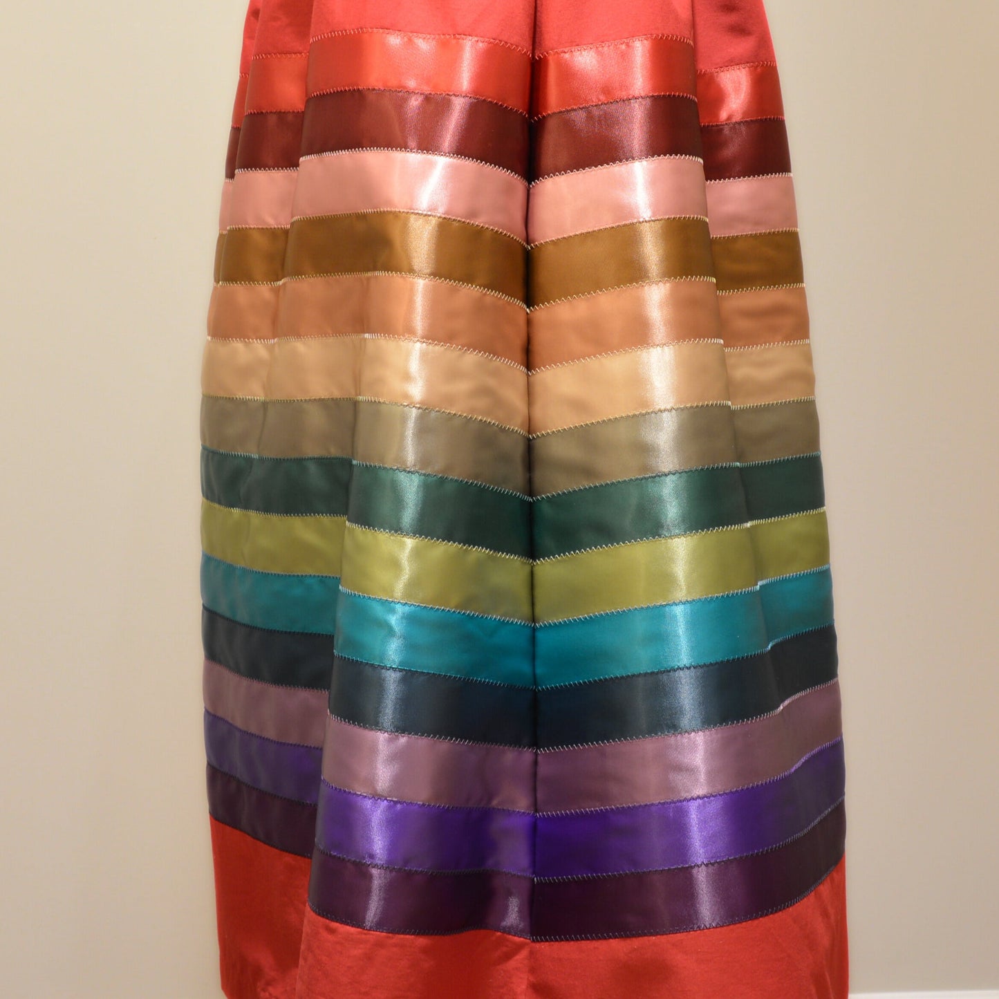 Jupe à rubans rouges multicolores 