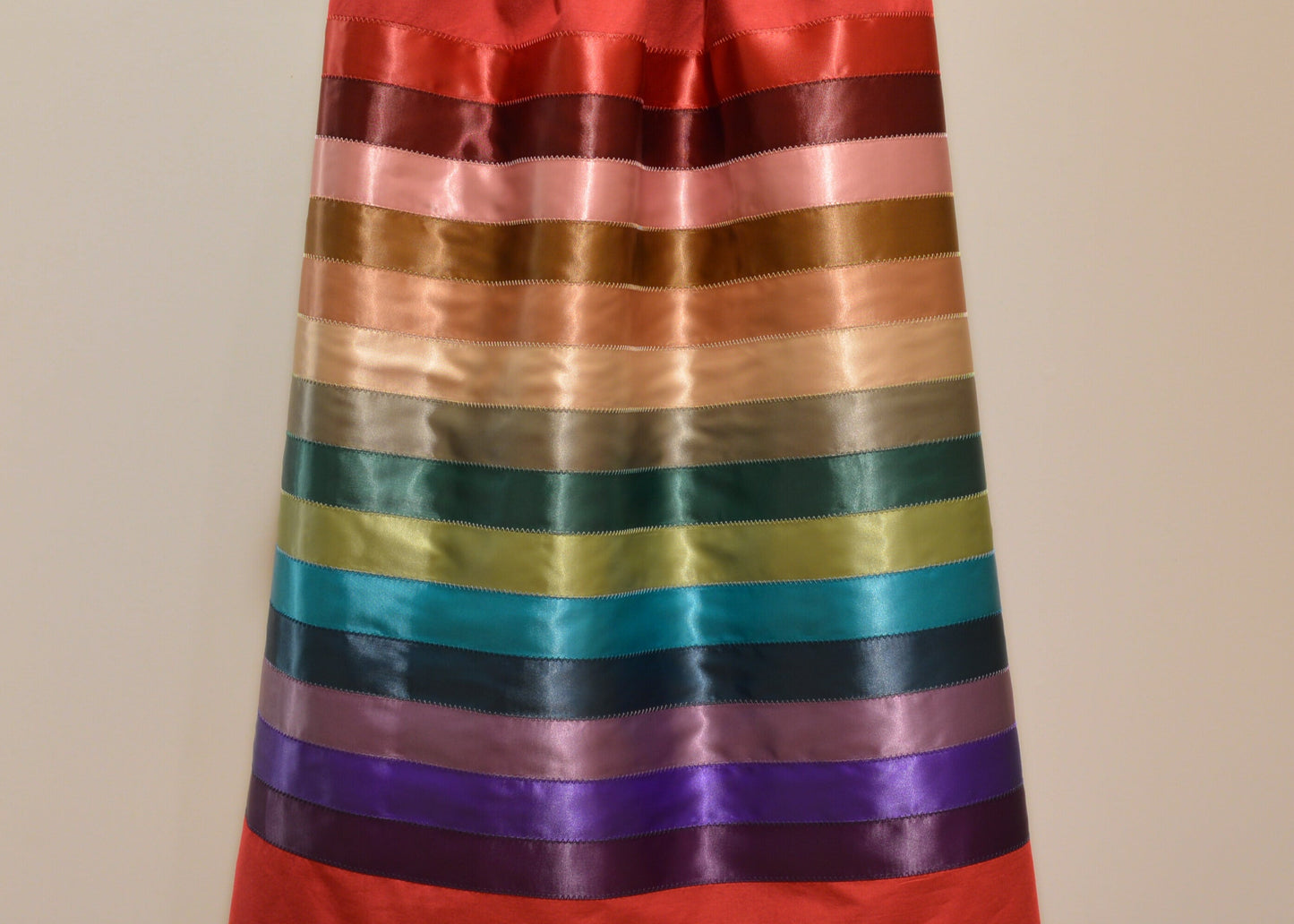 Jupe à rubans rouges multicolores 